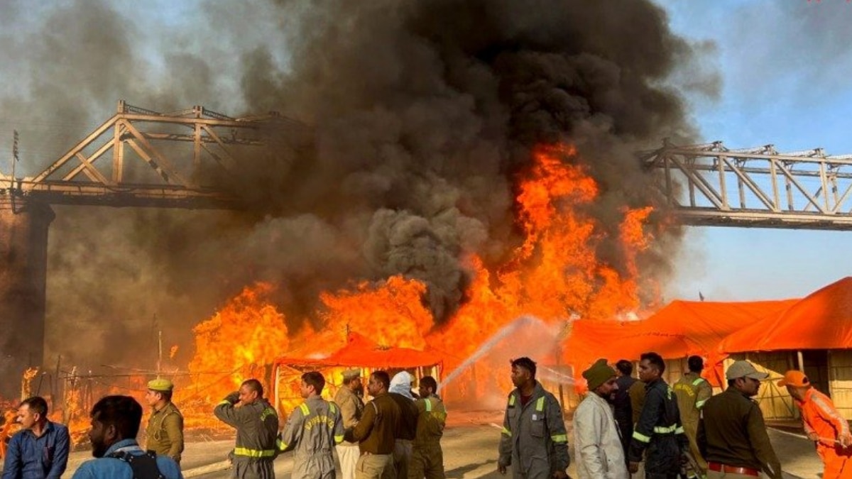 Massive Fire Breaks Out At Maha Kumbh Mela In Prayagraj Due To Cylinder Blast