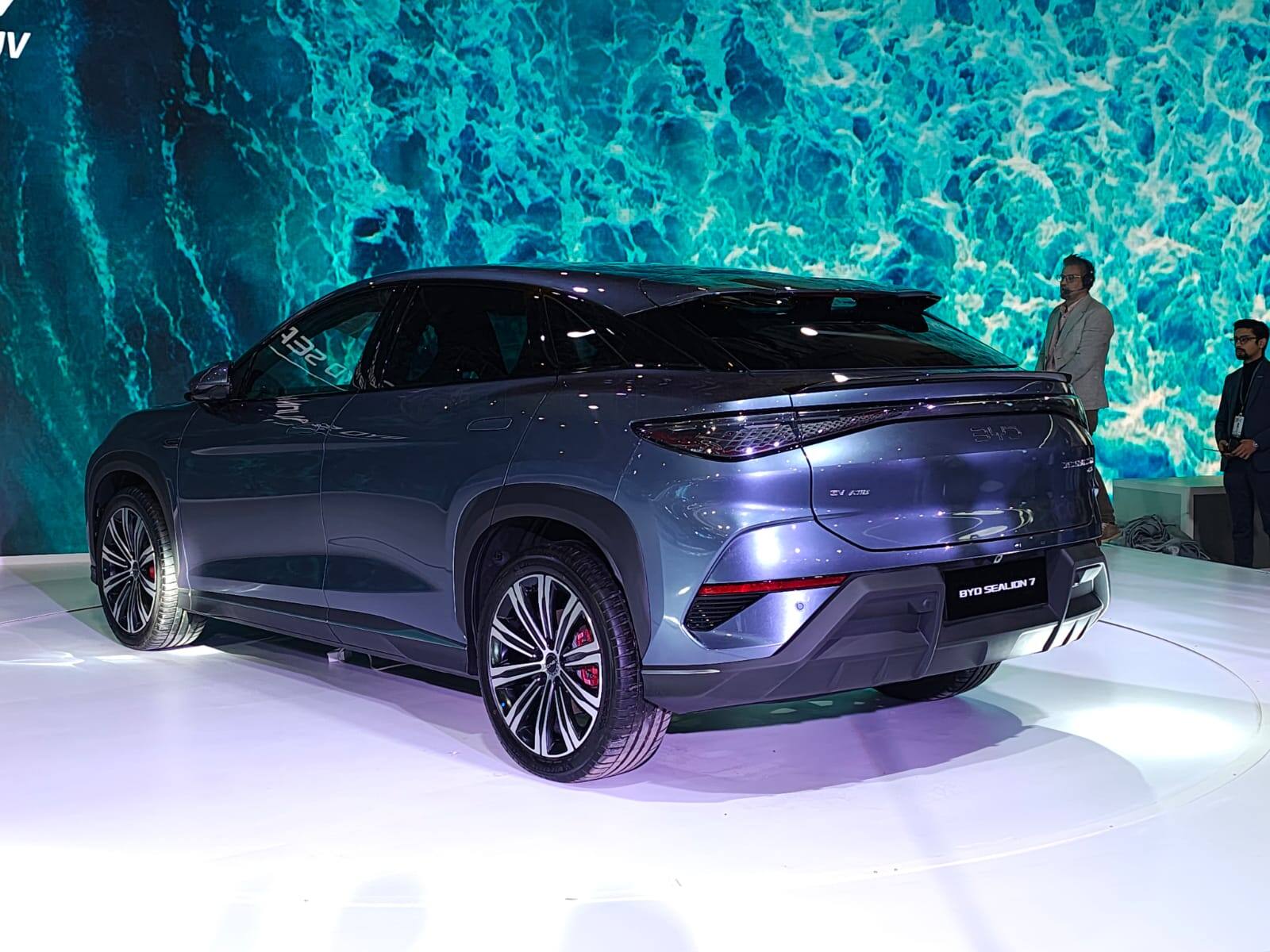 Auto Expo 2025: एक बार चार्ज करने पर दौड़ेगी 567 km, कमाल के फीचर्स के साथ लॉन्च हुई BYD Sealion 7