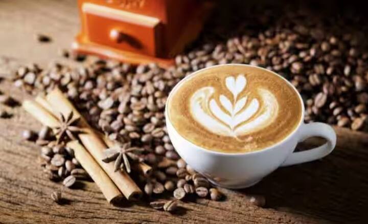 ਜੇ ਤੁਸੀਂ ਚਾਹੋ ਤਾਂ ਦੁਪਹਿਰ ਦੇ ਖਾਣੇ ਤੋਂ ਬਾਅਦ ਵੀ ਇੱਕ ਕੱਪ ਕੌਫੀ ਪੀ ਸਕਦੇ ਹੋ। ਇਸ ਸਮੇਂ ਕੌਫੀ ਪੀਣ ਨਾਲ ਬਲੱਡ ਸ਼ੂਗਰ ਦਾ ਪੱਧਰ ਠੀਕ ਰਹਿੰਦਾ ਹੈ ਅਤੇ ਪਾਚਨ ਕਿਰਿਆ ਵੀ ਬਿਹਤਰ ਹੁੰਦੀ ਹੈ।