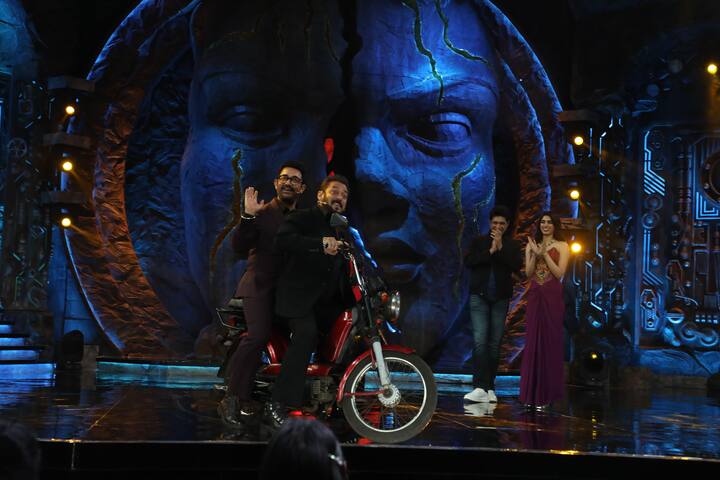 After Akshay Kumar’s departure, Veer Pahariya, who makes his film debut with Sky Force, joined Salman to promote the movie.