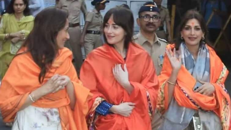 Dakota Johnson Visits Siddhivinayak Temple With Sonali Bendre, Gayatri Joshi, Watch