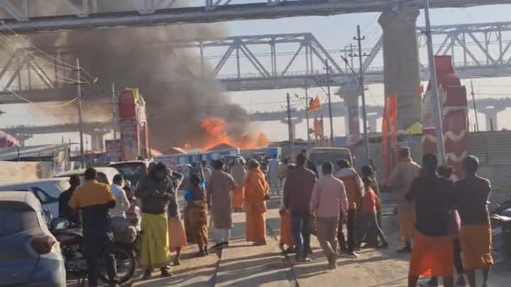 आग के फैलने के डर से कल्पवासियों और श्रद्धालुओं को तुरंत अपने टेंट खाली करने पड़े. लोग बच्चों और सामान के साथ सुरक्षित स्थानों की ओर भागते नजर आए.