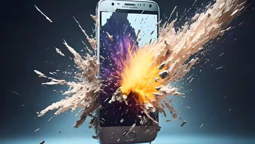 Smartphone Blast Reason: સાવધાન, આ ભૂલ કરશો તો આપના સ્માર્ટફોનમાં થઇ શકે છે બ્લાસ્ટ Be careful, if you make this mistake, your smartphone may blast Smartphone Blast Reason: સાવધાન, આ ભૂલ કરશો તો આપના સ્માર્ટફોનમાં થઇ શકે છે બ્લાસ્ટ