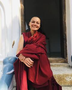 किसी को भाई कृष्ण भक्ति, तो किसी ने लिया था ओशो का सहारा, करियर के पीक पर संन्यासी बने थे ये सितारे