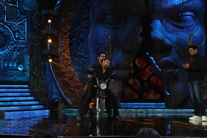 The winner of Bigg Boss 18 will take home a prize of Rs 50 lakh, which was also the amount awarded to the previous season's winner, Munawar Faruqui.