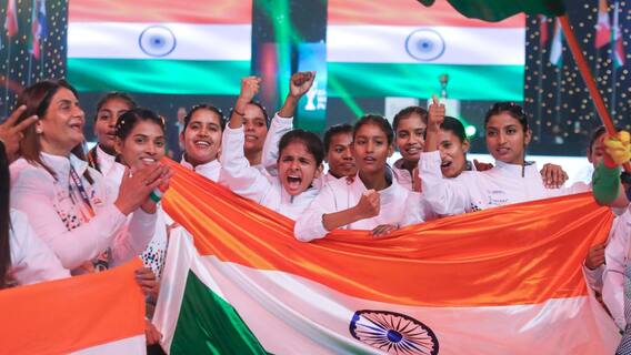 Kho Kho World Cup 2025: खो खो वर्ल्ड कप का पहला चैंपियन बना भारत, नेपाल को हराकर रचा इतिहास, बेटियों ने लहराया तिरंगा Kho Kho World Cup 2025: खो खो वर्ल्ड कप का पहला चैंपियन बना भारत, नेपाल को हराकर रचा इतिहास, बेटियों ने लहराया तिरंगा