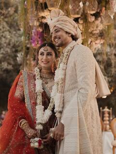 Darshan Raval Wedding: शादी के बंधन में बंधे सिंगर दर्शन रावल, मंडप में बैठ दुल्हन को किस करते आए नजर