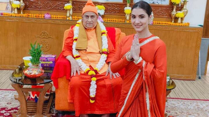 ইউনিটের সবার নামে পুজো দেওয়া হলেও, কোনও ফল হয়নি। শেষে একটি গঙ্গাস্নানের দৃশ্যে অভিনয় করার পরে, সবার একসঙ্গে জ্বর নেমে যায়। আরও একটি ঘটনা ঘটেছিল। বলা হয়েছিল স্টার থিয়েটারের ওপর নাকি বিনোদিনীর অভিশাপ রয়েছে। সেই জন্য নাকি একবার স্টার থিয়েটারে আগুন লেগে যায়।