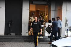 'स्काई फोर्स' के प्रमोशन के बीच एयरपोर्ट पर स्पॉट हुए अक्षय कुमार और वीर पहाड़िया, 'खिलाड़ी कुमार' के स्टाइलिश अंदाज पर फिदा हुए फैंस