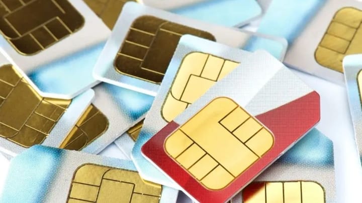 प्रीमियम रेट सर्विस दरअसल ऐसी सर्विस है जो टेलीकॉम कंपनियां कुछ खास नंबर्स को देती हैं. जिन पर कॉल करने के बाद यूजर्स को ज्यादा पैसे चुकाने पड़ते हैं. इसमें कॉल के चार्ज का कुछ हिस्सा सिम ऑपरेटर कंपनी को दूसरा हिस्सा कॉल रिसीवर के अकाउंट में जाता है.