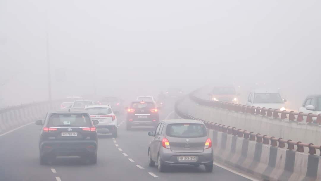Delhi Weather: सर्दी में टूटा गर्मी का रिकॉर्ड, अगले 3 दिन कैसा रहेगा मौसम, कब तक पड़ेगी ठंड? Delhi Weather update today 20 January 2025 record broken Heat in winter coldwave and fog alert Delhi Weather: सर्दी में टूटा गर्मी का रिकॉर्ड, अगले 3 दिन कैसा रहेगा मौसम, कब तक पड़ेगी ठंड?