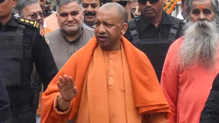 mahakumbh 2025 CM Yogi Adityanath first statement after stampede in Maha Kumbh महाकुंभ में भगदड़ के बाद सीएम योगी आदित्यनाथ का पहला बयान, जानें क्या कहा?