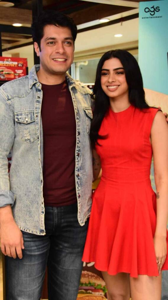 खुशी कपूर जुनैद में कौन है ज्यादा पढ़ा लिखा