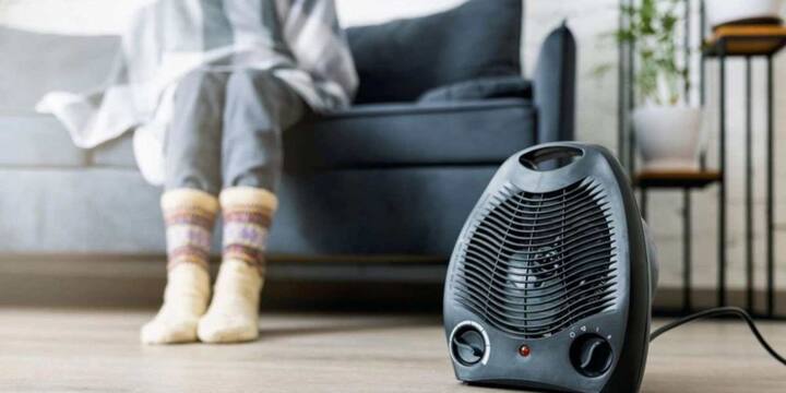 Bajaj Blow Hot 2000-Watt Fan Room Heater बजाज का यह रूम हीटर 2000 वॉट की पावर के साथ तेज गर्मी प्रदान करता है. इसमें ओवरहीट प्रोटेक्शन और थर्मल कट-ऑफ जैसे सुरक्षा फीचर्स दिए गए हैं. इसका एर्गोनोमिक डिजाइन इसे पोर्टेबल बनाता है. हालांकि इसका दाम ₹1,889 के करीब है, लेकिन ऑफर्स और डिस्काउंट में यह कम कीमत में मिल सकता है.