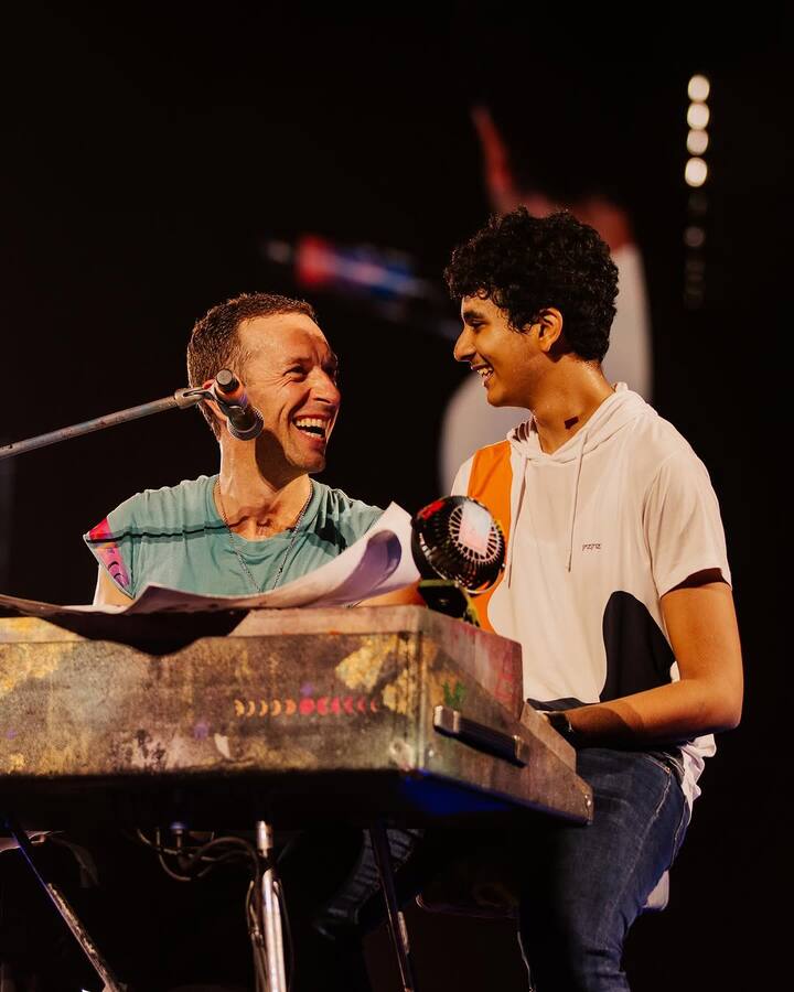 The visuals during the show, including stunning light displays and mesmerizing projections, aligned perfectly with Coldplay’s reputation for creating immersive, almost cinematic concert experiences.