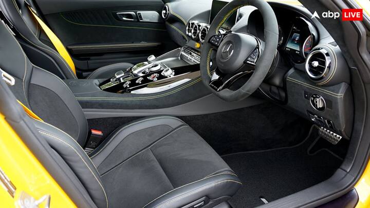 कई देशों में अब बिना ड्राइवर के चलने वाली कार भी आ चुकी है. लेकिन क्या आपने कभी ये सोचा है कि अलग-अलग देशों में ड्राइविंग सीट लेफ्ट और राइट क्यों होता है. सभी देशों में एक जैसा क्यों नहीं होता है.