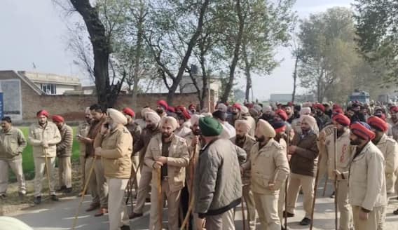 Punjab News: ਕਿਸਾਨਾਂ ਤੇ ਪੁਲਿਸ ਵਿਚਾਲੇ ਹੋਈ ਜ਼ਬਰਦਸਤ ਝੜਪ, ਨਕਸ਼ਾਬੰਦੀ ਨੂੰ ਲੈ ਕੇ ਹੋਇਆ ਵਿਵਾਦ, ਕਿਸਾਨਾਂ ਦਾ ਇਲਜ਼ਾਮ- ਜ਼ਮੀਨਾਂ ਖਹੋਣਾ ਚਾਹੁੰਦੀ ਸਰਕਾਰ