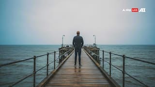 Side Effects Of Loneliness:  अकेले रहने वालों की जान खतरे में! ऐसे लोगों पर मंडराती हैं ये बीमारियां