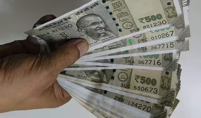 Agrisure Scheme For Farmers:  ભારત સરકાર ખેડૂતો માટે વિવિધ પ્રકારની યોજનાઓ ચલાવે છે. દેશના કરોડો ખેડૂતોને આ સરકારી યોજનાઓનો લાભ મળે છે. ખેડૂતોને નાણાકીય લાભ આપવા માટે ભારત સરકારે વર્ષ 2019માં પ્રધાનમંત્રી કિસાન સન્માન નિધિ યોજના શરૂ કરી હતી.