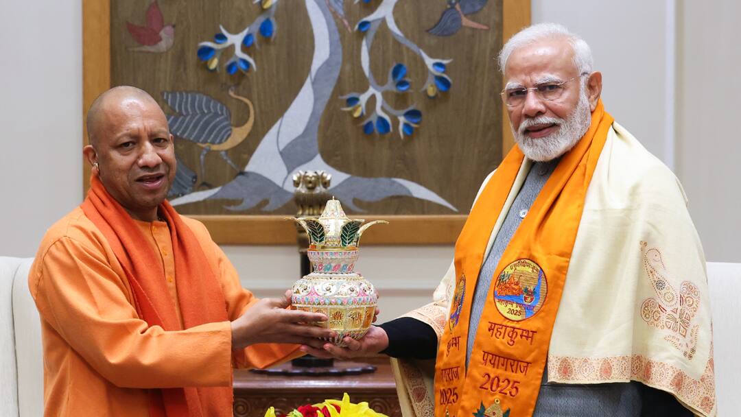 महाकुंभ में पीएम नरेंद्र मोदी को मिलेगा रत्न सम्मान, सीएम योगी आदित्यनाथ भी होंगे सम्मानित Prayagraj Sanatan Ratna Samman ceremony will be organized on 24 January Modi Yogi will also be honored ann महाकुंभ में पीएम नरेंद्र मोदी को मिलेगा रत्न सम्मान, सीएम योगी आदित्यनाथ भी होंगे सम्मानित