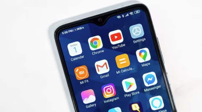 DigiLocker ਭਾਰਤ ਸਰਕਾਰ ਦਾ ਇੱਕ ਅਧਿਕਾਰਤ ਐਪ ਹੈ, ਜੋ ਤੁਹਾਡੇ ਸਾਰੇ ਮਹੱਤਵਪੂਰਨ ਦਸਤਾਵੇਜ਼ਾਂ ਨੂੰ ਡਿਜੀਟਲ ਰੂਪ ਵਿੱਚ ਸਟੋਰ ਕਰਦਾ ਹੈ। ਇਸ ਵਿੱਚ ਤੁਸੀਂ ਆਪਣਾ ਡਰਾਈਵਿੰਗ ਲਾਇਸੈਂਸ, ਆਰਸੀ (ਰਜਿਸਟ੍ਰੇਸ਼ਨ ਸਰਟੀਫਿਕੇਟ), ਅਤੇ ਬੀਮਾ ਵਰਗੀਆਂ ਚੀਜ਼ਾਂ ਸਟੋਰ ਕਰ ਸਕਦੇ ਹੋ।