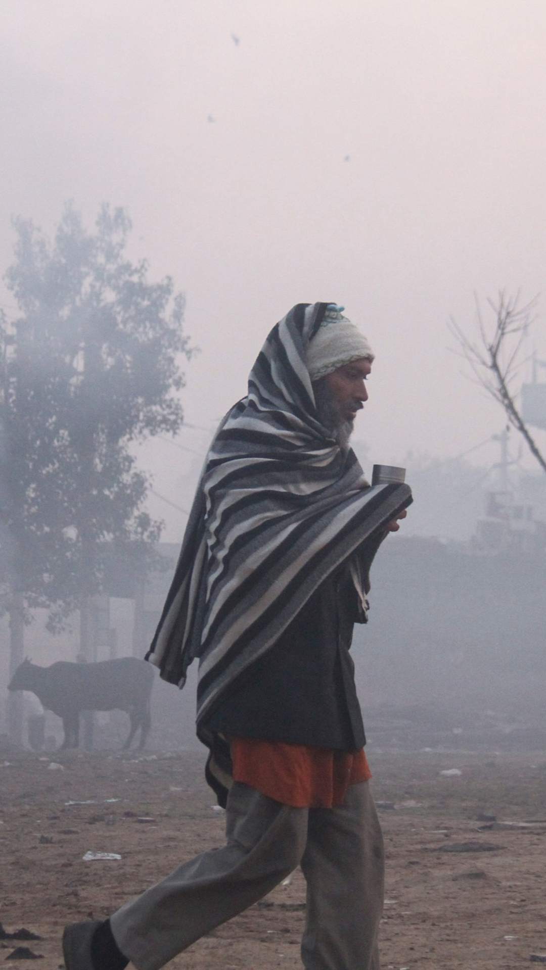 रविवार को धूप में तपिश काफी बढ़ गई जिससे लोगों को घबराहट महसूस हुई