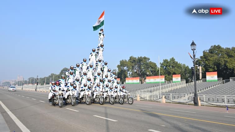 Tallest Human Pyramid On Wheels: Indian Army's Daredevils Set New World Record On Kartavya Path