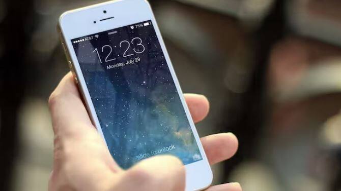 mParivahan ਐਪ ਸੜਕ ਆਵਾਜਾਈ ਅਤੇ ਰਾਜਮਾਰਗ ਮੰਤਰਾਲੇ ਦੁਆਰਾ ਵਿਕਸਤ ਕੀਤੀ ਗਈ ਹੈ। ਇਸ ਐਪ ਵਿੱਚ ਤੁਸੀਂ ਆਪਣੇ ਵਾਹਨ ਦੇ ਵੇਰਵੇ ਜਿਵੇਂ ਕਿ ਆਰਸੀ ਅਤੇ ਡਰਾਈਵਿੰਗ ਲਾਇਸੈਂਸ ਦੇਖ ਸਕਦੇ ਹੋ। ਇਸ ਤੋਂ ਇਲਾਵਾ, ਜੇ ਤੁਹਾਡੀ ਗੱਡੀ ਚੋਰੀ ਹੋ ਜਾਂਦੀ ਹੈ ਜਾਂ ਤੁਹਾਨੂੰ ਕਿਸੇ ਹੋਰ ਦੇ ਗੱਡੀ ਬਾਰੇ ਜਾਣਕਾਰੀ ਦੀ ਲੋੜ ਹੈ, ਤਾਂ ਇਹ ਐਪ ਮਦਦਗਾਰ ਸਾਬਤ ਹੁੰਦੀ ਹੈ।