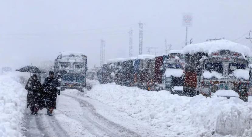 weather in kashmir heavy snowfall next three days temperature reaching minus 6 degrees   કાશ્મીરમાં હિમવર્ષાની આગાહી, આગામી ત્રણ દિવસ માટે એલર્ટ જાહેર, શ્રીનગરમાં તાપમાન માઈનસ 3.2 ડિગ્રી 