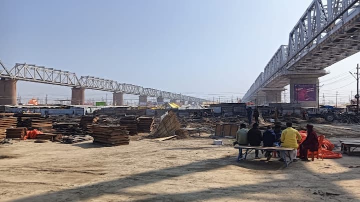 अग्निशमन विभाग ने त्वरित कार्रवाई करते हुए आग पर काबू पाया. सीएम योगी आदित्यनाथ ने इसके बाद घटना स्थल का दौरा किया.