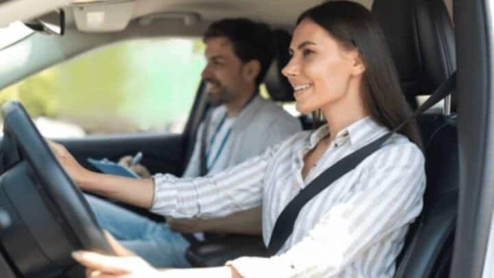 ભારતમાં, તમે જોયું હશે કે વાહનોમાં ડ્રાઇવિંગ સીટ ડાબી બાજુ હોય છે. જ્યારે અમેરિકા સહિત ઘણા દેશોમાં ડ્રાઇવિંગ સીટ જમણી બાજુ હોય છે.