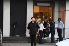 'स्काई फोर्स' के प्रमोशन के बीच एयरपोर्ट पर स्पॉट हुए अक्षय कुमार और वीर पहाड़िया, 'खिलाड़ी कुमार' के स्टाइलिश अंदाज पर फिदा हुए फैंस