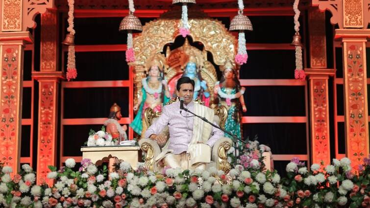 Kumar Vishwas Big Statement in Agra During Ram Katha on Sunday आगरा में कुमार विश्वास ने कहा- 'बेटियों को दोस्त बनाएं, कोई और कंधा देगा तो बेटी सूटकेस में...'