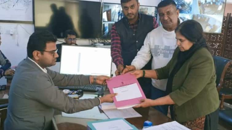 हरि नगर से कटा टिकट तो निर्दलीय मैदान में ठोकी ताल, केजरीवाल पर भड़कीं MLA राजकुमारी ढिल्लो Delhi Election 2025 AAP MLA Rajkumari Dhillon contest as independent from Hari Nagar assembly Ann हरि नगर से कटा टिकट तो निर्दलीय मैदान में ठोकी ताल, केजरीवाल पर भड़कीं MLA राजकुमारी ढिल्लो