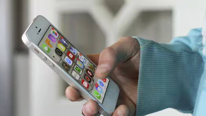 ਜੇਕਰ ਕੋਈ ਚਲਾਨ ਜਾਰੀ ਕੀਤਾ ਜਾਂਦਾ ਹੈ, ਤਾਂ ਤੁਰੰਤ ਔਨਲਾਈਨ ਭੁਗਤਾਨ ਕਰਨ ਲਈ ਤੁਹਾਡੇ ਸਮਾਰਟਫੋਨ ਵਿੱਚ PayTm ਜਾਂ Google Pay ਵਰਗੀਆਂ ਐਪਾਂ ਹੋਣੀਆਂ ਚਾਹੀਦੀਆਂ ਹਨ। ਇਹ ਐਪਸ ਨਾ ਸਿਰਫ਼ ਚਲਾਨ ਦਾ ਭੁਗਤਾਨ ਕਰਨ ਵਿੱਚ ਮਦਦ ਕਰਦੇ ਹਨ ਸਗੋਂ ਰਸੀਦ ਵੀ ਤੁਰੰਤ ਪ੍ਰਾਪਤ ਕੀਤੀ ਜਾ ਸਕਦੀ ਹੈ।