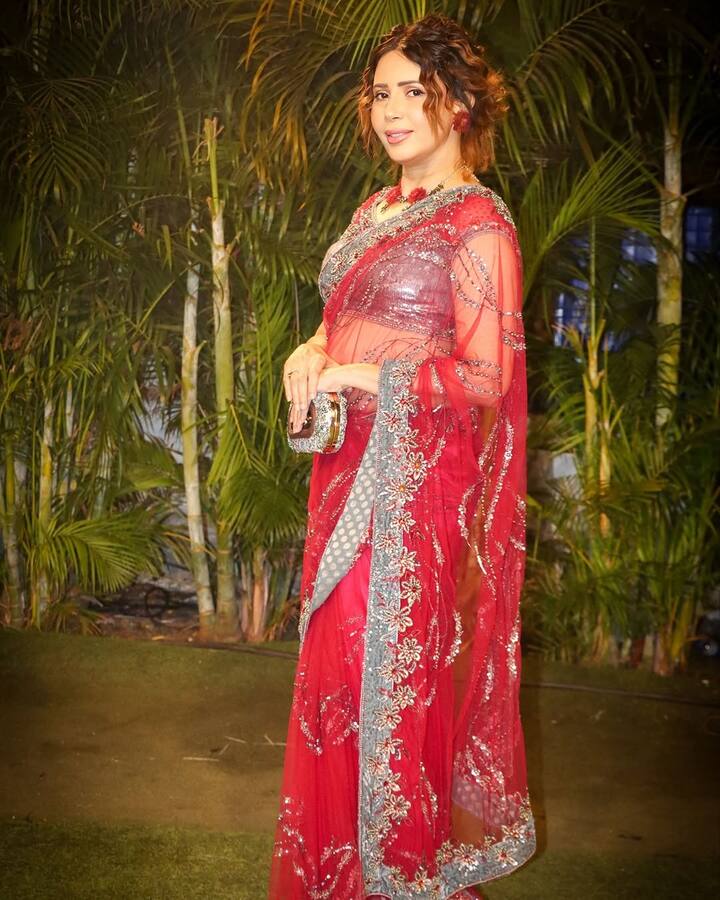 The actor found it unrealistic that Hina claimed to have smiled for her family soon after surgery, stating that patients usually remain sedated for days.