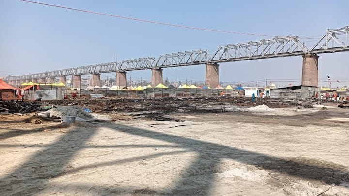 मेला प्रशासन तेजी से इस क्षेत्र में फिर से पुनर्वास की कोशिशों में जुट गया है.