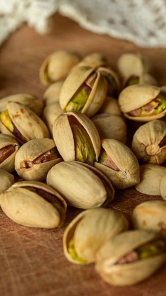 தலைமுடி உதிரும் பிரச்சனையா? டயட்டில் சேர்க்க வேண்டிய நட்ஸ்!