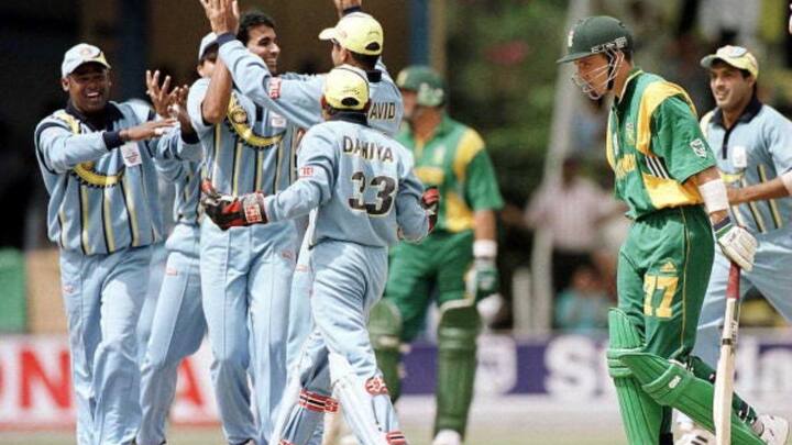 इसके बाद यह टूर्नामेंट साल 2000 में खेला गया. इस बार भारतीय टीम रनर अप रही. भारत को फाइनल में न्यूजीलैंड के खिलाफ 6 विकेट से शिकस्त का सामना करना पड़ा. (फोटो क्रेडिट- सोशल मीडिया)