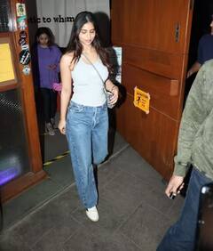 વ્હાઇટ સ્લીવલેસ ટૉપ અને ડેનિમમાં સ્ટાઇલિશ લાગી સુહાના ખાન