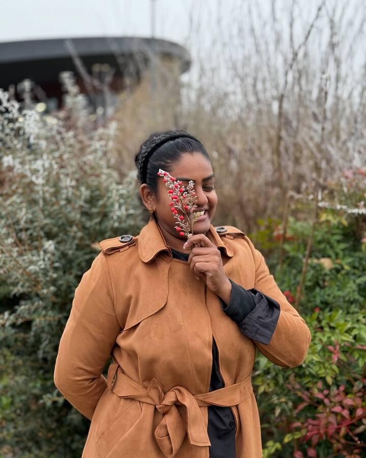 స్మాన్ స్క్రీన్ పై దీపక్క క్రేజ్ రేంజ్ ప్రత్యేకంగా చెప్పుకోవాల్సిన అవసరం లేదు. సింగిల్ సీరియల్ తో తిరుగులేని ఫాలోయింగ్ సొంతం చేసుకుంది