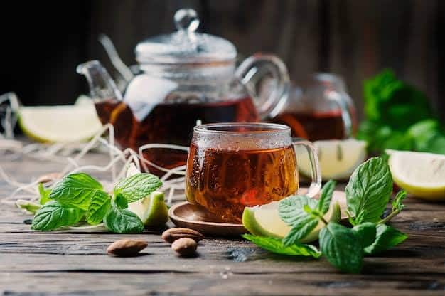 Hot black tea is beneficial for asthma patients, as it makes the breathing process easier by reducing the inflammation of the bronchial tubes.