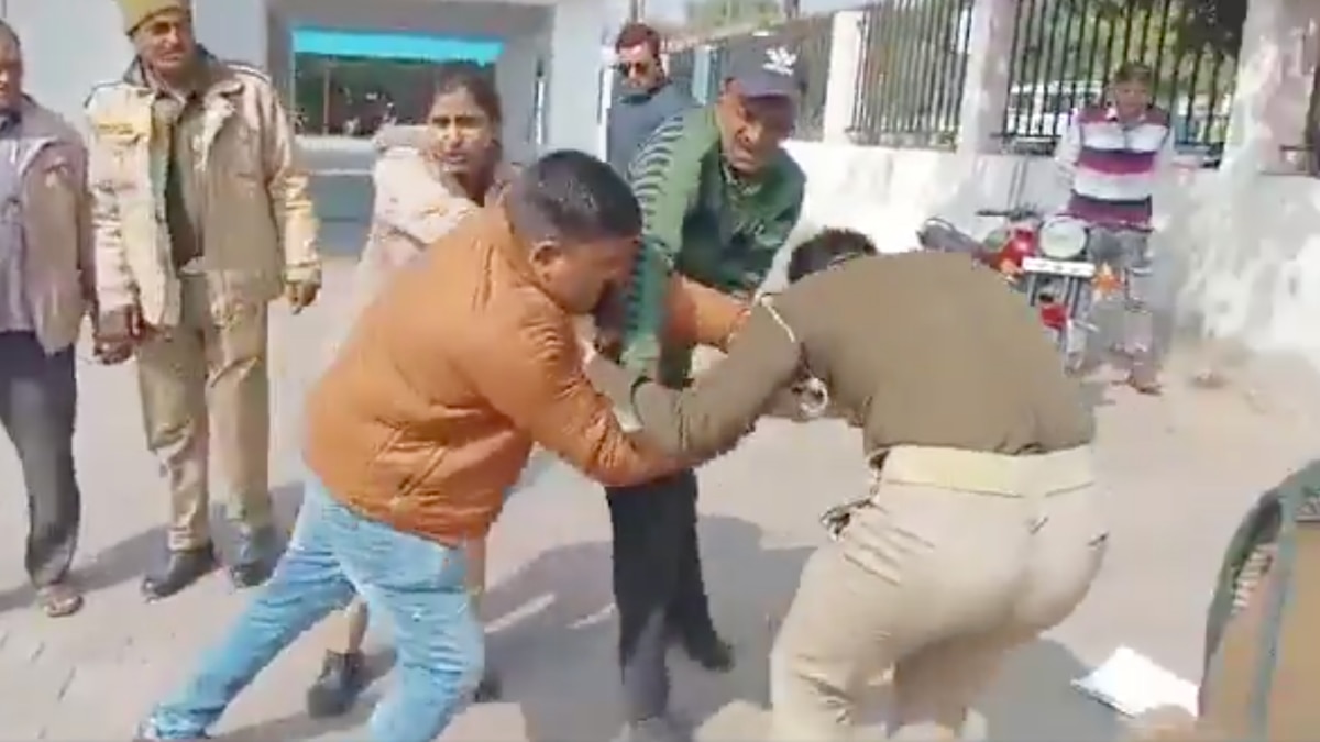 Jhansi: Constable And Sub-Inspector Brawl At SSP Office, Cops Forced To Intervene – Caught On Camera