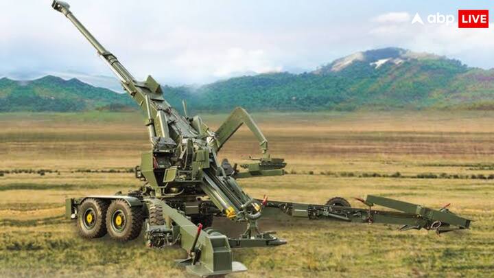 ‘पिनाका’ मल्टी-बारेल रॉकेट लॉन्चर प्रणाली एक स्वदेशी सफलता है जो भारतीय सेना में कई सालों से संचालित हो रही है. इस प्रणाली को हाल ही में आर्मेनिया को भी एक्सपोर्ट किया गया है जो भारत की रक्षा तकनीकी सफलता का प्रमाण है. इसे और ज्यादा सक्षम बनाने के लिए इसके रेंज को 75 किलोमीटर से बढ़ाकर 150 किलोमीटर तक बढ़ाने की योजना है.