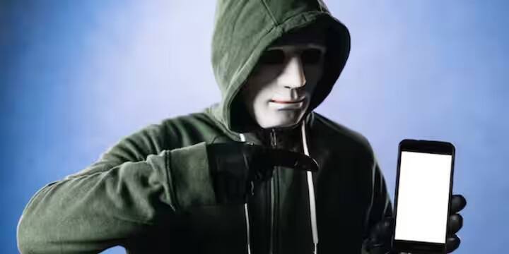 જો તમારો ફોન હેક થયો હોય, તો તે ચોક્કસપણે સિગ્નલ આપશે. અહીં અમે તમને કેટલાક એવા સંકેતો જણાવી રહ્યા છીએ, જેના દ્વારા તમે સમજી શકો છો કે તમારો સ્માર્ટફોન હેક થઈ ગયો છે.