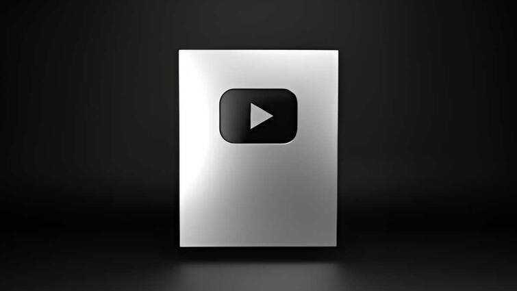 कितने सबस्क्राइबर्स होने पर YouTube पर मिलता है सिल्वर बटन! इसके बाद कैसे होती है लाखों में कमाई How many subscribers do you have to get a silver button on YouTube how to earn money online कितने सबस्क्राइबर्स होने पर YouTube पर मिलता है सिल्वर बटन! इसके बाद कैसे होती है लाखों में कमाई