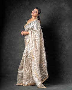 Aishwarya Rajesh : సంక్రాంతికి వస్తున్నాం హీరోయిన్ ట్రెడీషనల్ లుక్​.. శారీలో ఐశ్వర్య రాజేశ్ ఫోజులు చూశారా?