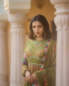 Shriya Pilgaonkar : श्रिया पिळगावकरचा मनमोहक लूक; चाहते घायाळ!