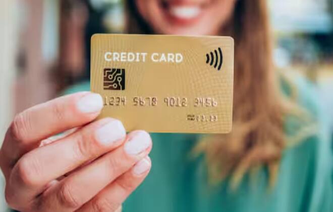 ਕਿਉਂਕਿ ਜੇਕਰ ਕ੍ਰੈਡਿਟ ਯੂਟੇਲਾਈਜੇਸ਼ਨ ਰੇਸ਼ਿਊ ਜ਼ਿਆਦਾ ਹੈ। ਇਸਦਾ ਮਤਲਬ ਹੈ ਕਿ ਤੁਸੀਂ ਪੂਰੀ ਕ੍ਰੈਡਿਟ ਕਾਰਡ ਲਿਮਿਟ ਨੂੰ ਵਾਰ-ਵਾਰ ਖਰਚ ਕਰਦੇ ਹੋ। ਇਸਦਾ ਮਤਲਬ ਹੈ ਕਿ ਤੁਸੀਂ ਕ੍ਰੈਡਿਟ ਕਾਰਡਾਂ 'ਤੇ ਵਧੇਰੇ ਨਿਰਭਰ ਹੋ। ਅਤੇ ਇਹ ਤੁਹਾਡੇ CIBIL ਸਕੋਰ ਨੂੰ ਵਿਗਾੜਦਾ ਹੈ।