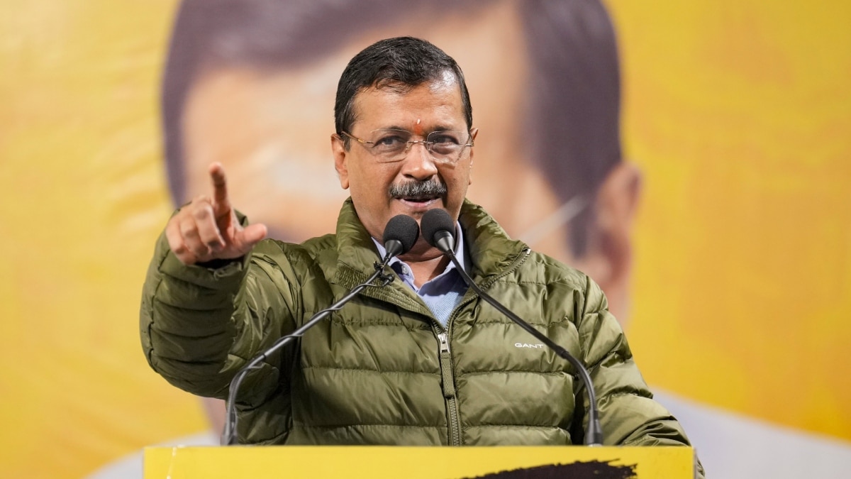 Delhi Election 2025: अरविंद केजरीवाल ने अनोखे अंदाज में BJP पर बोला हमला, मंच पर सुना दीं उन्हें जाने वाले गालियां 